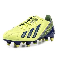 Fußball-Schuhe von Adidas in verschiedenen Größen und Farben